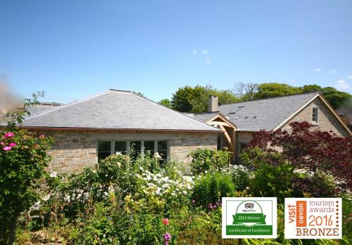 Putsborough Manor 3 Self Catering Cottages with Beach a short walk dog friendly all year, On site Tennis, Play Area, Paddock, Spa baths, BBQ, Private Gardens, Superfast WIFI
