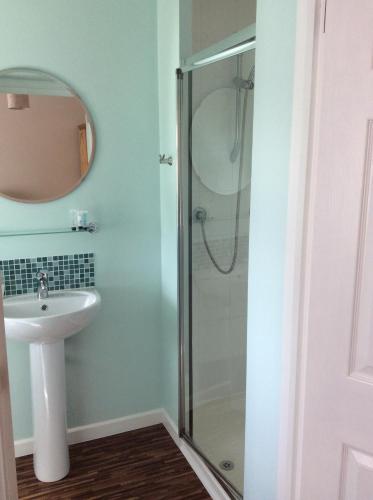 Fernlea Guest house - image 10
