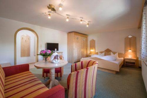 Hotel Enzian - image 4