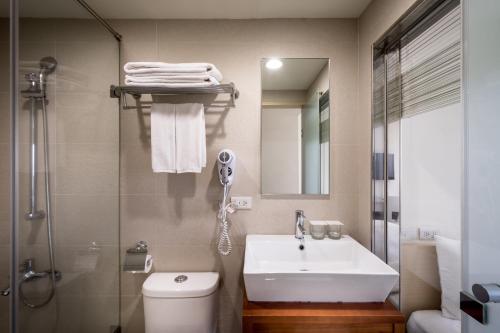 Bathroom, We Meet Taipei Hotel in Sanzhong District