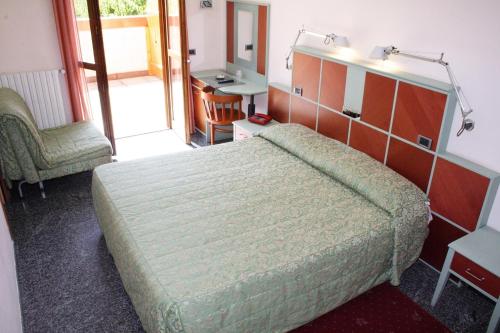 Double or Twin Room with Mountain View