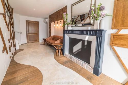 Pezsgőfürdő, Logis Hostellerie des Clos et restaurant Bistrot des grands crus et Maison de la tour Chablis in Chablis