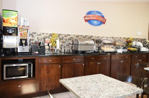 Food and beverages, Baymont by Wyndham Pierre in Pierre (SD)