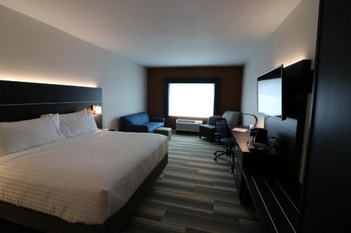 Holiday Inn Express & Suites - Coffeyville, an IHG Hotel