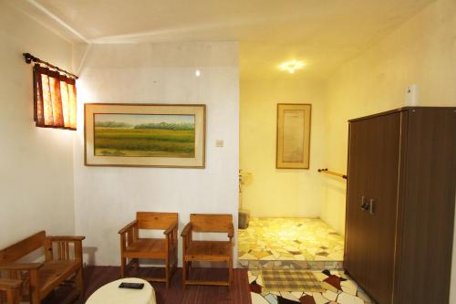 Posnya Seni Godod Art Gallery & Homestay