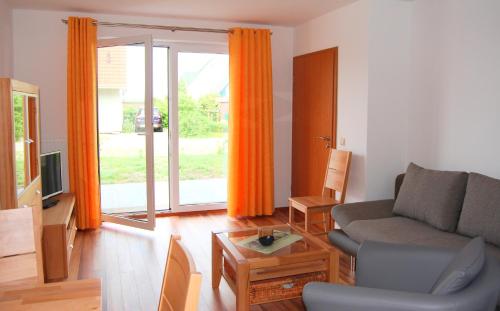 One-Bedroom Apartment with Terrace - 02