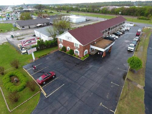Claremore Motor Inn - image 11