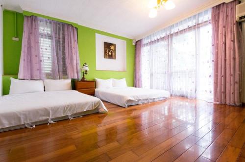 2 double beds