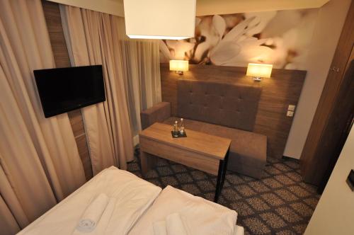Pass Hotel - image 5