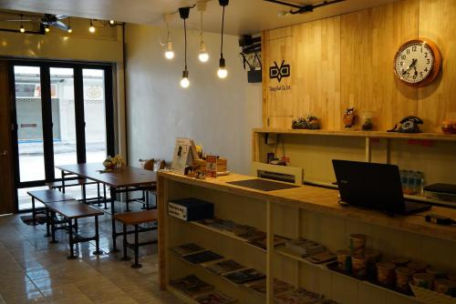 ردهة, بيت شباب سليب أول (Sleep Owl Hostel) in Don Mueang International Airport