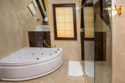 Green Palace Hotel - image 8