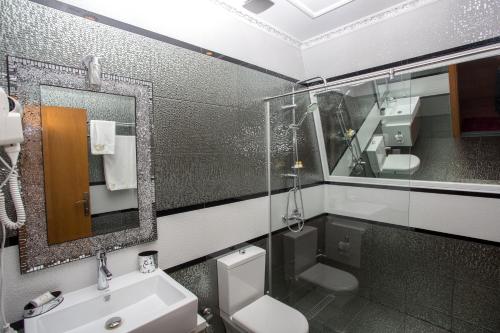 Green Palace Hotel - image 7