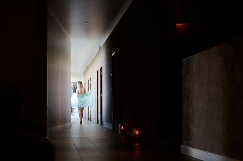 Ice House Hotel - image 4