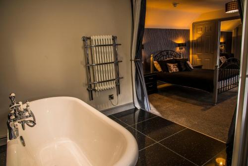 Bathroom, Mount Stewart Hotel in Portpatrick