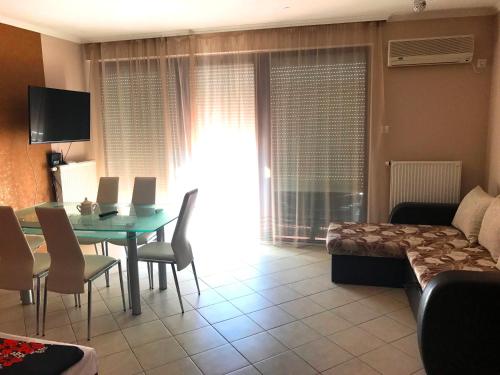 Apartment with Pool View  image 5