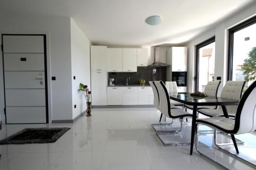 Apartment Helena - image 11