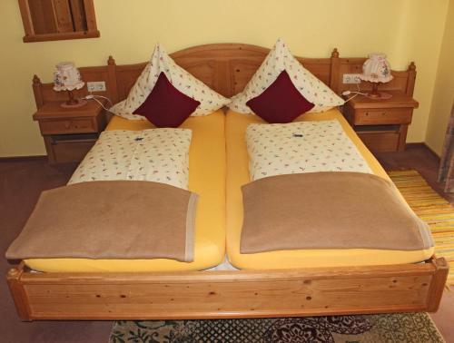 1 king bed, 1 sofa bed