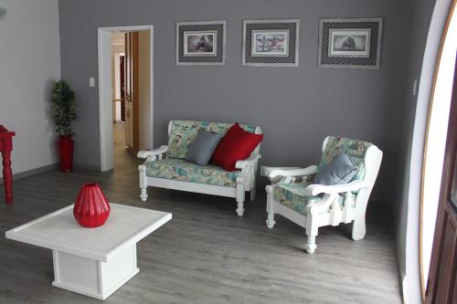 Shared lounge/TV area, SEAesta in De Kelders