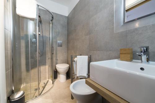 Basic Double Room image 6