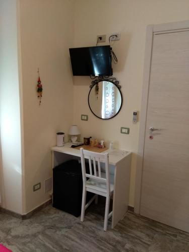 Single Room image 7