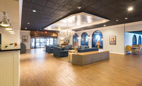 Lobby, Travelodge by Wyndham Memphis near Memphis International Airport