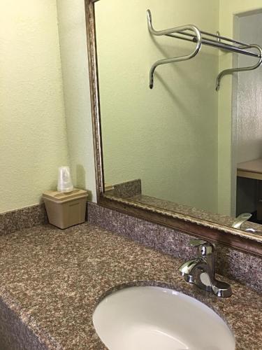 Budget Inn in Hallettsville, USA