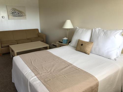 The Three Seasons Resort – Dennis Port, MA