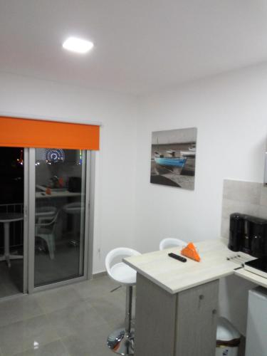virtuve, Elenapa Holiday Apartments in Aijanapa