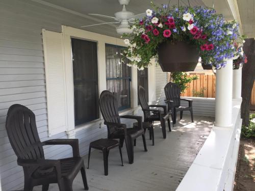 Bordeaux Inn Lodi - image 3