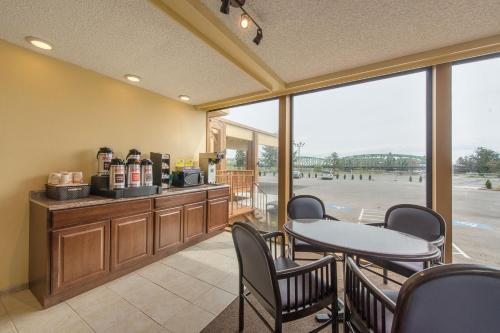 Rodeway Inn & Suites Portland - Jantzen Beach