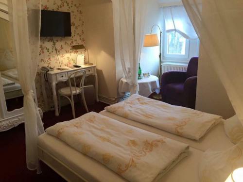 1 queen bed