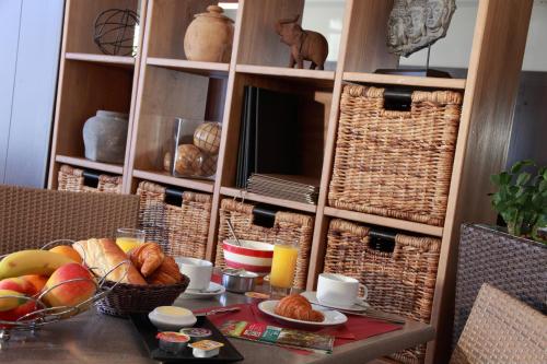 餐飲選擇, Logis - Hôtel & restaurant Les Trois Fontaines (Logis - Hotel & restaurant Les Trois Fontaines) in 埃丹