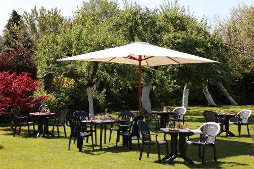 Logis - Hôtel & restaurant Les Trois Fontaines (Logis - Hotel & restaurant Les Trois Fontaines) in 埃丹