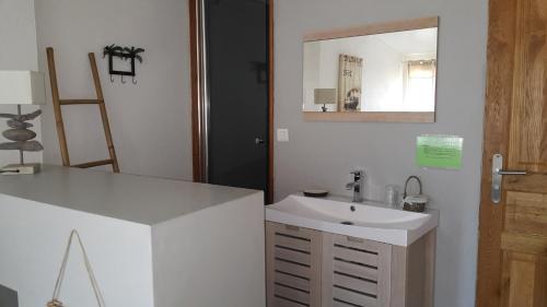 Double Room with Balcony room in Hostellerie Provencale