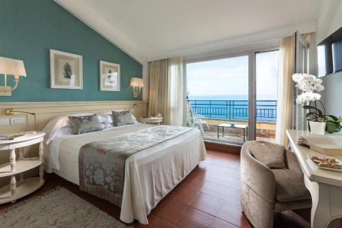 Double or Twin Room with Balcony and Sea View