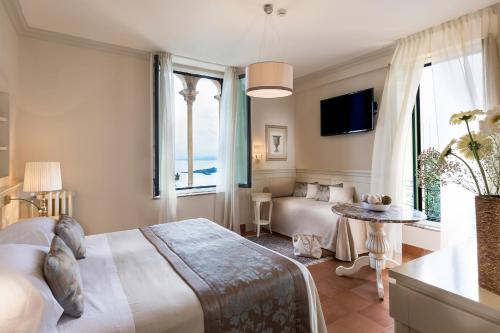 Double or Twin Room with Sea View