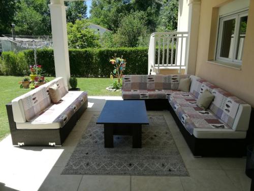 Сад, Riverside Guesthouse in Чапліна