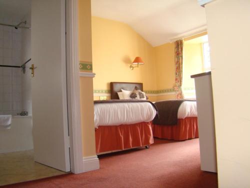 Killeen House Hotel Stop at Killeen House Hotel to discover the wonders of Killarney. The property offers a wide range of amenities and perks to ensure you have a great time. Service-minded staff will welcome and guide y