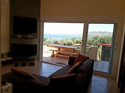  Saronikos Paradise Home in Aiándion