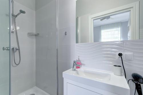 Studio Apartment image 9
