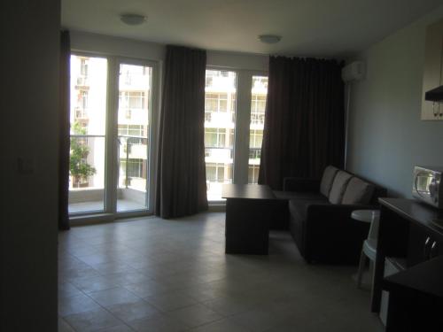 One-Bedroom Apartment with Balcony image 3