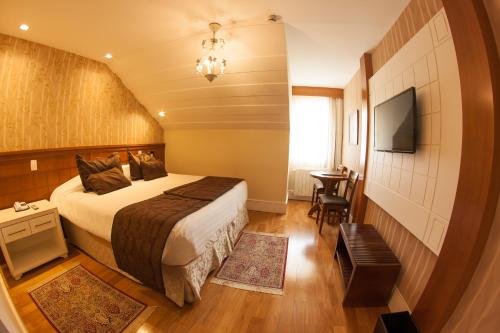 Standard Double or Twin Room with Garden View image 7