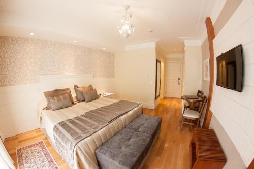 Superior Double Room image 8