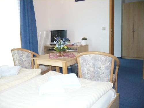 4 twin beds