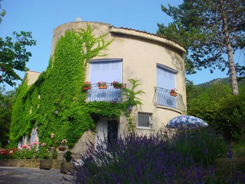 Entrance, Les Rochers in Oceanfront