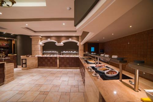 Restaurant, Maritim Antonine Hotel & Spa in Mellieha