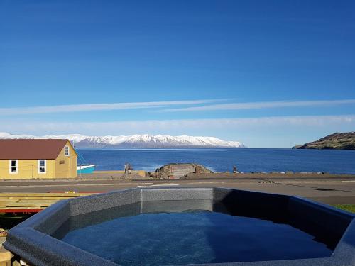 Grenivik Guesthouse - image 6