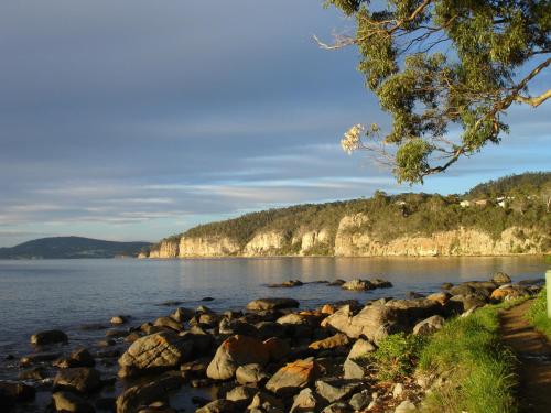 Beachside Taroona with Spa