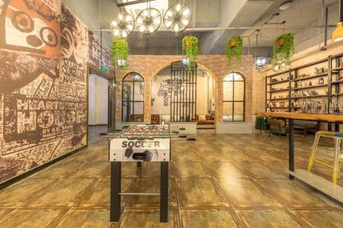 Meng Zhi Fan International Hostel Located in Chongqing Jiangbei Airport District, Meng Zhi Fan International Hostel is a perfect starting point from which to explore Chongqing. Featuring a satisfying list of amenities, guests will fin