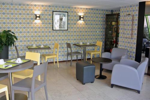Паб/Коктейль-бар, The Originals City, Hotel Castel Burgond, Dijon Ouest in Талан